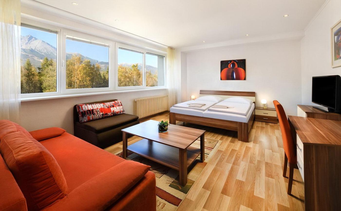 Hotel Academia ตาตรันสกา ลอมนีจา ภายนอก รูปภาพ