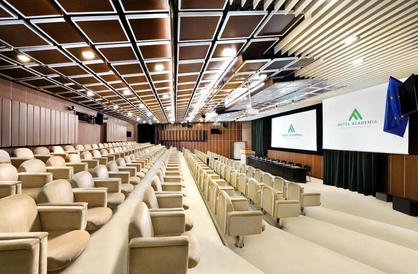 Hotel Academia ตาตรันสกา ลอมนีจา ภายนอก รูปภาพ