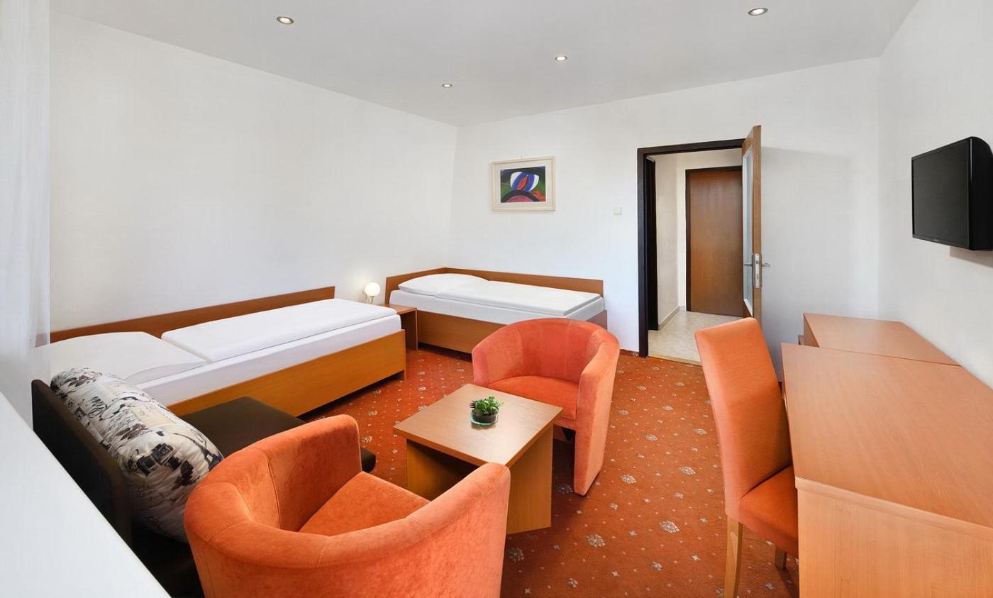 Hotel Academia ตาตรันสกา ลอมนีจา ภายนอก รูปภาพ