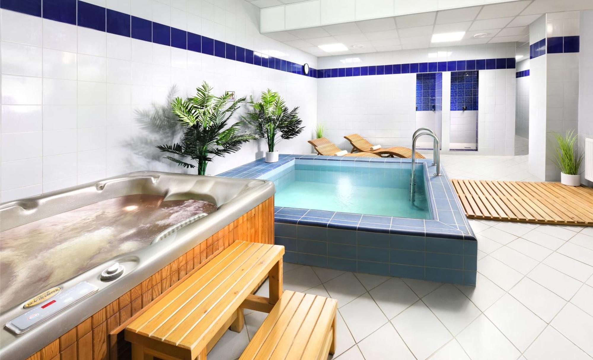Hotel Academia ตาตรันสกา ลอมนีจา ภายนอก รูปภาพ